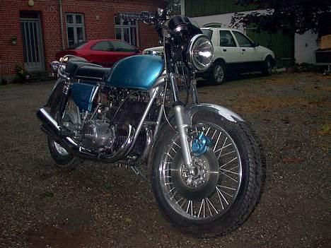 Suzuki GT 550 - igen efter billede billede 2