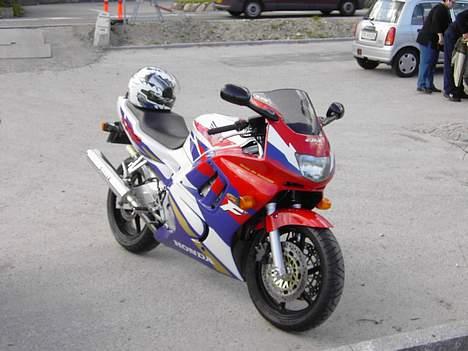 Honda cbr 600 f3 billede 2