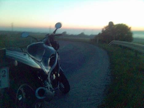 Suzuki GSX-R  *solgt* - Vi skuer over morgenstundens disede marker:P billede 11
