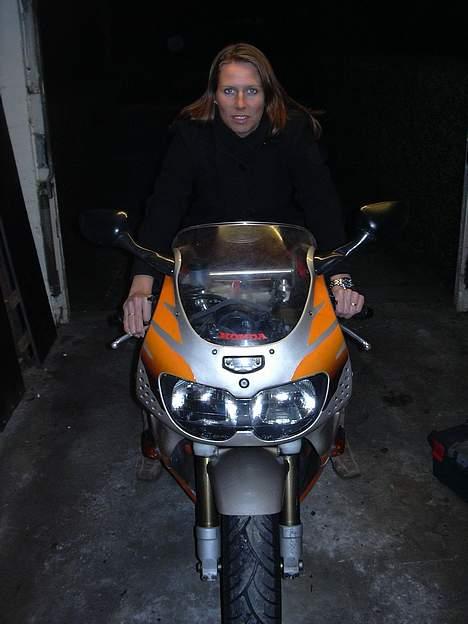 Honda CBR 900  Fireblade SOLGT - Snitterne væk, du har sgu din egen MC! billede 8