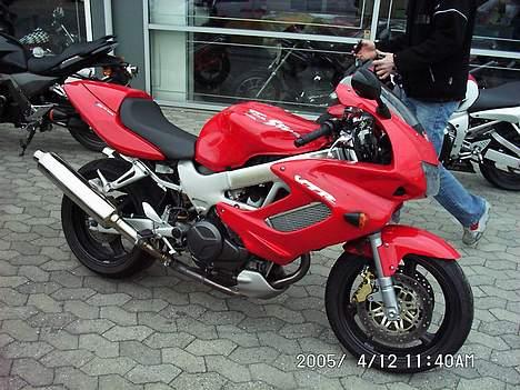 Honda VTR 1000 Fire storm - Dagen jeg købte den... Med de orig. potter.... billede 4