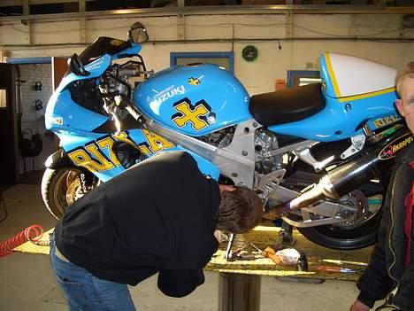 Suzuki Gsx-r 1000 K-5 - Den "gamle rizla" billede 5