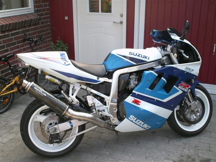 Suzuki gsx 1100 R -  så nu er den fuldstændig færdig..efter en ombygning..  1000/1100 gsxr.. billede 1