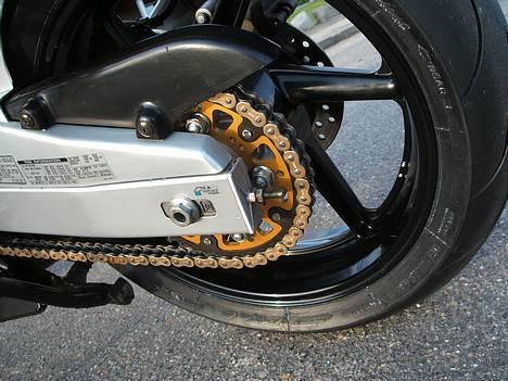 Honda CBR 600 RIP. 4/7 2011 - Ny kæde, tandhjul, hjullejer og dæk Nice... :-) billede 3