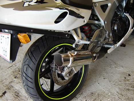 Suzuki SV 1000 N - Nu lyder den som en GP1 og ligner næsten den på R6 2006 billede 5
