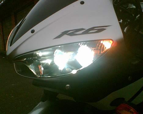 Yamaha YZF R6 - SOLGT - Når man lige har fået lavet noget nyt på cyklen, bliver man af og til helt kunstnerisk   :) billede 6