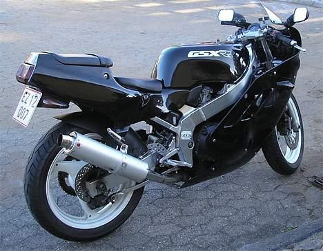 Suzuki GSX-R 400R SOLGT billede 3