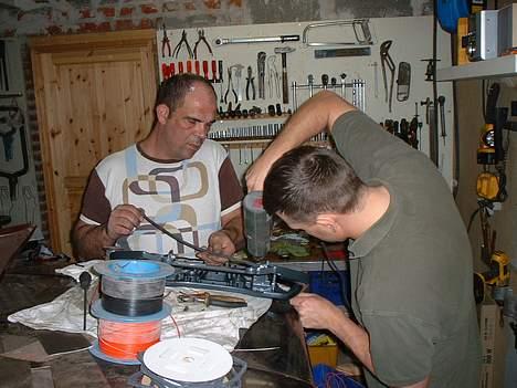 Honda XL 1000 Varadero - Fandens til ledninger. Godt at jeg har en god ven der kan hjælpe :-) billede 11