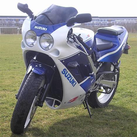 Suzuki GSX-R 400R SOLGT billede 8