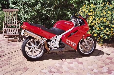 Honda VFR 750 (Solgt) billede 3