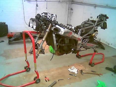 Kawasaki ZXR750R (M) **solgt** - Den har det lidt splittede look indtil videre =o) billede 17