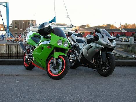 Kawasaki ZXR750R (M) **solgt** - årets måske sidste "møde" på havnen i roskilde... 2006 billede 18