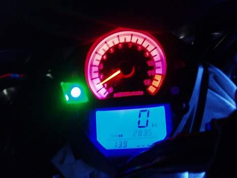 Suzuki sv650s (Skjern) SOLGT - Har laver blå lys i displayet og rød i omdrejningstælleren billede 12