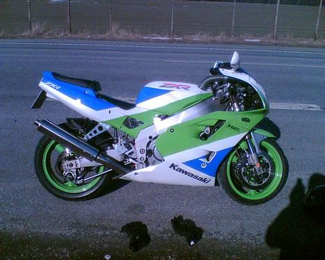 Kawasaki ZX7-R - min gamle mc! kawasaki zxr400 billede 4