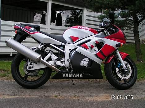 Yamaha YZF R6 [:] SOLGT [:] - Juli 2005, som den var da jeg købte den,, alt som standard, stadig en fed bike.. billede 7