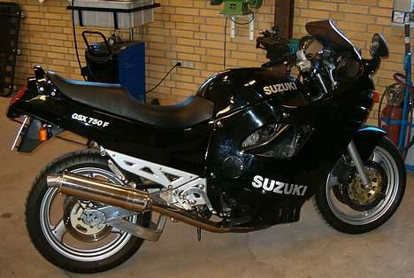 Suzuki GSX 750 F - Legetøjet... billede 1