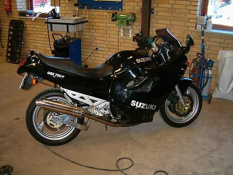 Suzuki GSX 750 F billede 2