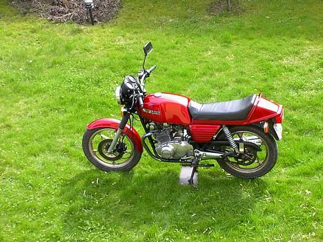 Suzuki GS 450 Twin <solgt> - Cyklen lidt fra oven billede 1