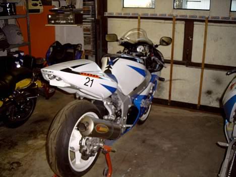 Suzuki gsxr 600 - undertray sat på billede 3