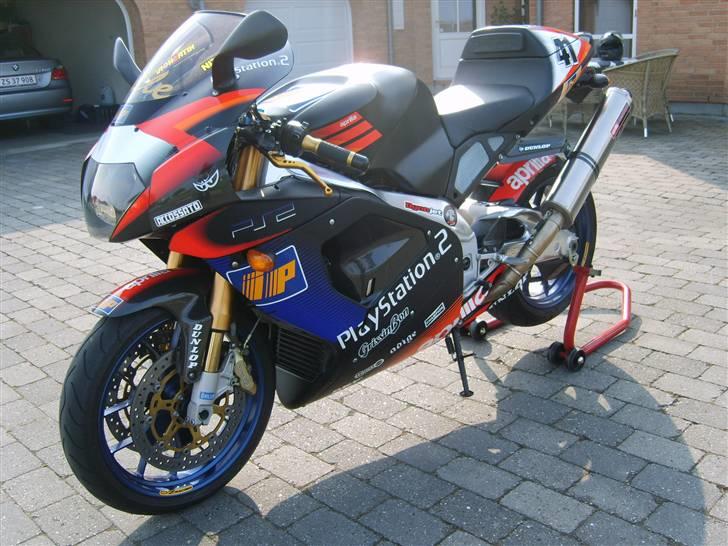 Aprilia Haga SBK Replica RSV1000R billede 2