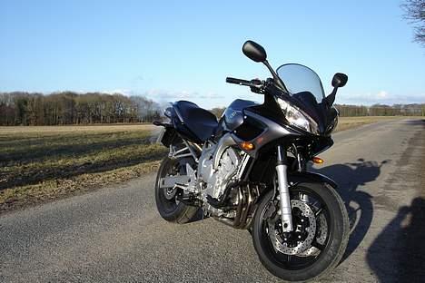 Yamaha FZ6-S Fazer (SOLGT) - Som den så ud fra ny og uden udstyr. billede 1