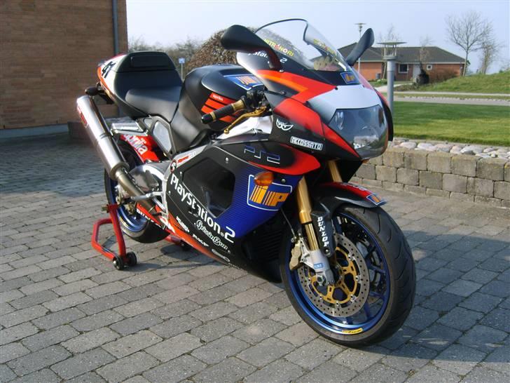 Aprilia Haga SBK Replica RSV1000R billede 5