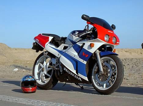 Honda VFR 400RR NC30 " SOLGT" billede 10