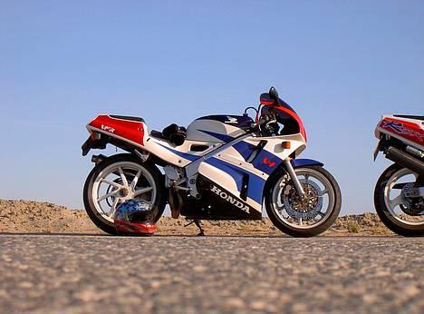 Honda VFR 400RR NC30 " SOLGT" - hun ser hodt ud hva!!! billede 12