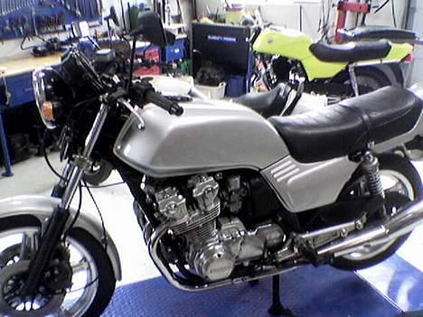Honda cb 750 f, "SOLGT" - nylakeret, forår 2006. Billed taget med mobilen. Bedre billeder følger billede 11