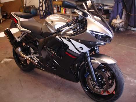 Yamaha yzf r6  #SOLGT# - færdig med montering (efter klarlak) billede 2