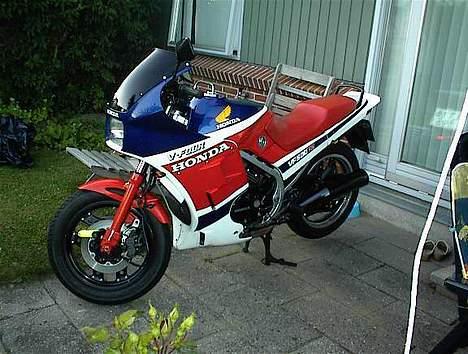 Yamaha yzf r6  #SOLGT# - Honda VF 500 F2  (min første cykel) billede 7