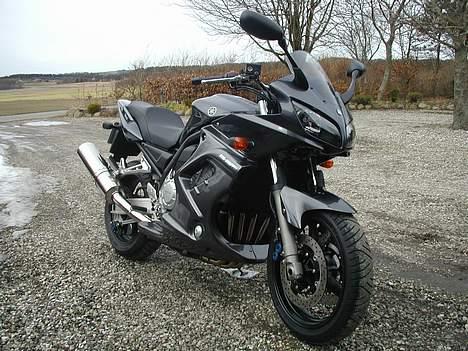 Yamaha FZS 1000 - kåbe glasset kunne godt være lidt højre. billede 2