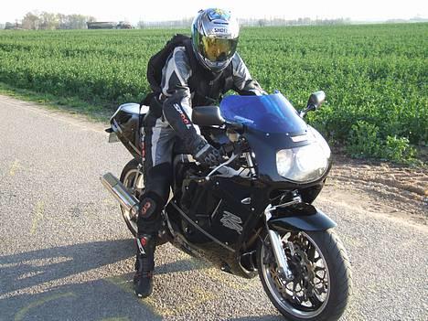 Suzuki GSX R 750 "gixxer"(SOLGT) - Ud og køre med de skøre.. billede 4