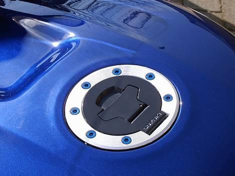 Suzuki GSXR (solgt) - Blå alu tankskruer billede 10