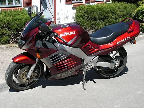 Suzuki RF 900R billede 2