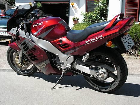 Suzuki RF 900R billede 3