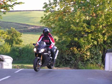 Aprilia NERA (CARBON) - Det er fra den 8/6 på Isle of man. 2006  det fede hop. billede 15