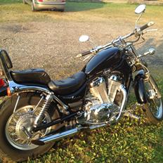 Suzuki Intruder