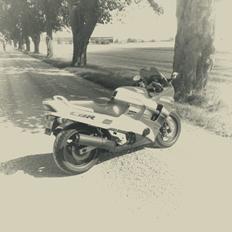 Honda CBR1000F - Solgt d. 30/12