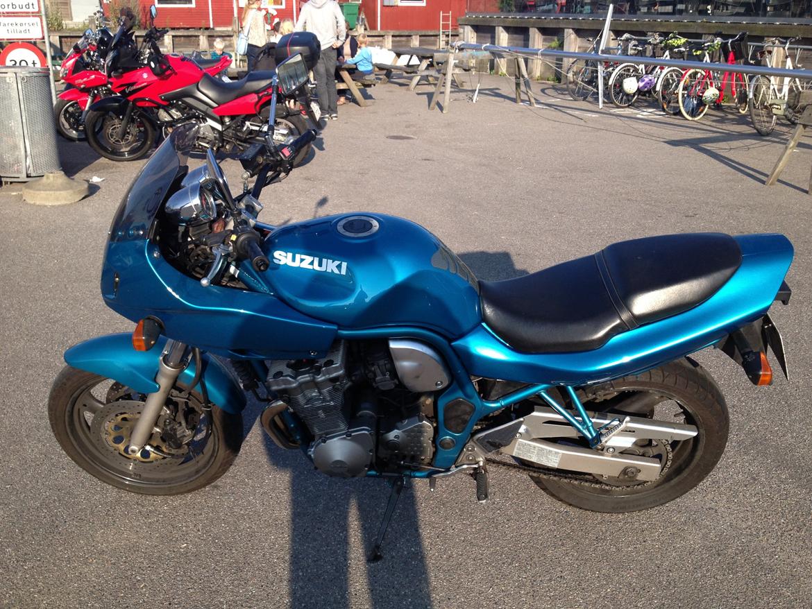 Suzuki bandit 600 - som den ser ud  nu,da jeg var i roskilde en torsdag. billede 13