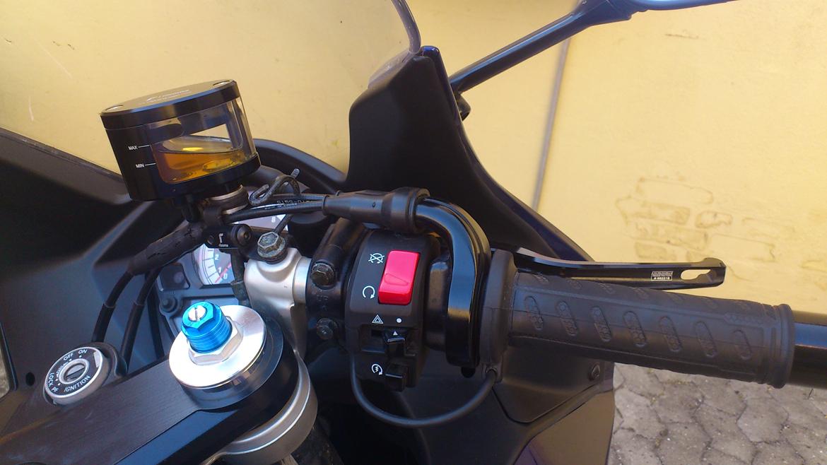 Suzuki SV 1000 s - Rizoma bremsevæskebeholder  billede 4