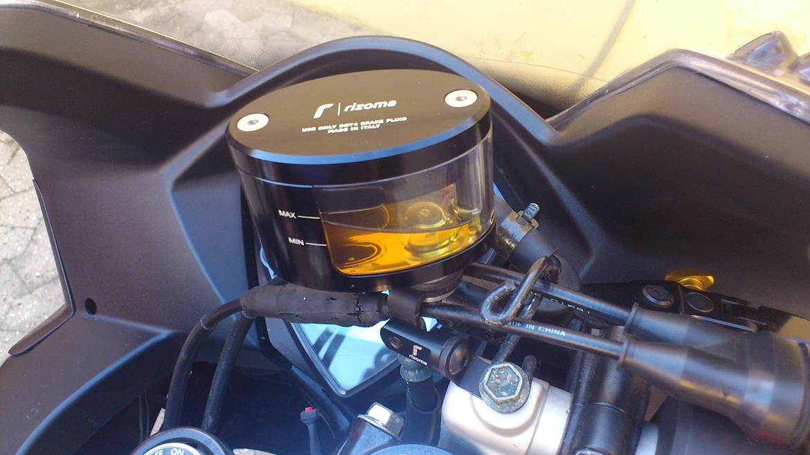 Suzuki SV 1000 s - Rizoma bremsevæskebeholder  billede 5