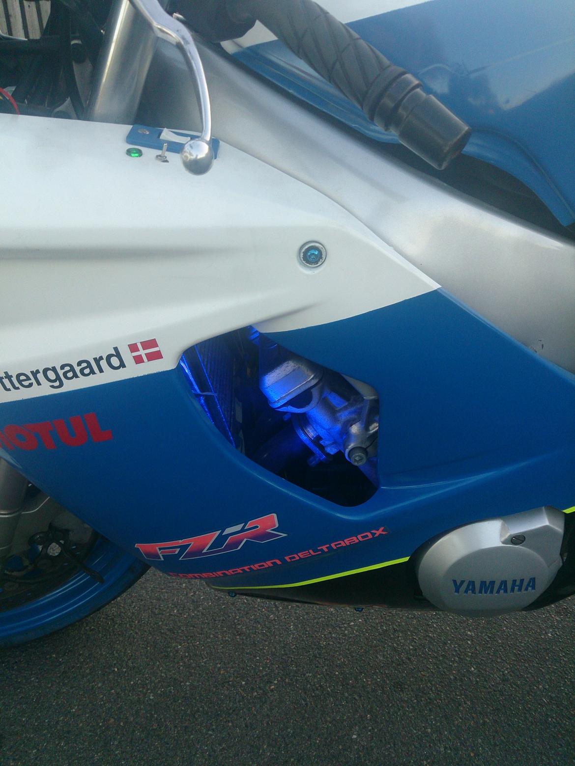 Yamaha fzr 600 r billede 2