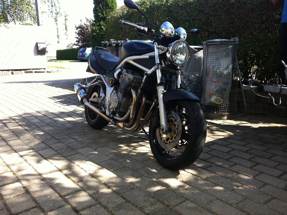 Suzuki Bandit - Som den stod lige efter lakering af skjolde. billede 13