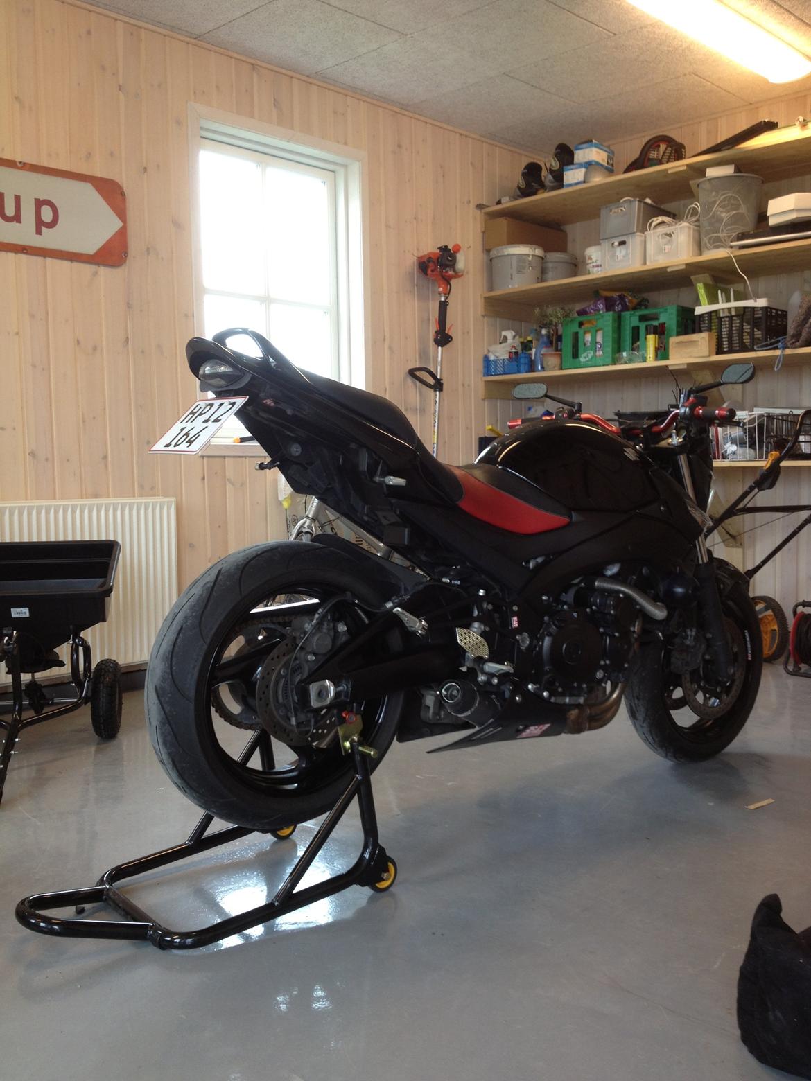 Suzuki Gsr 600 - Mc'en i sin stald billede 1