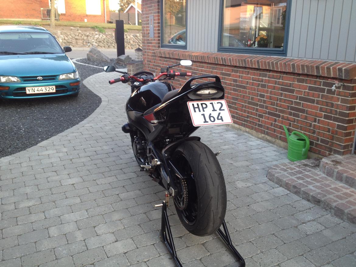 Suzuki Gsr 600 billede 3