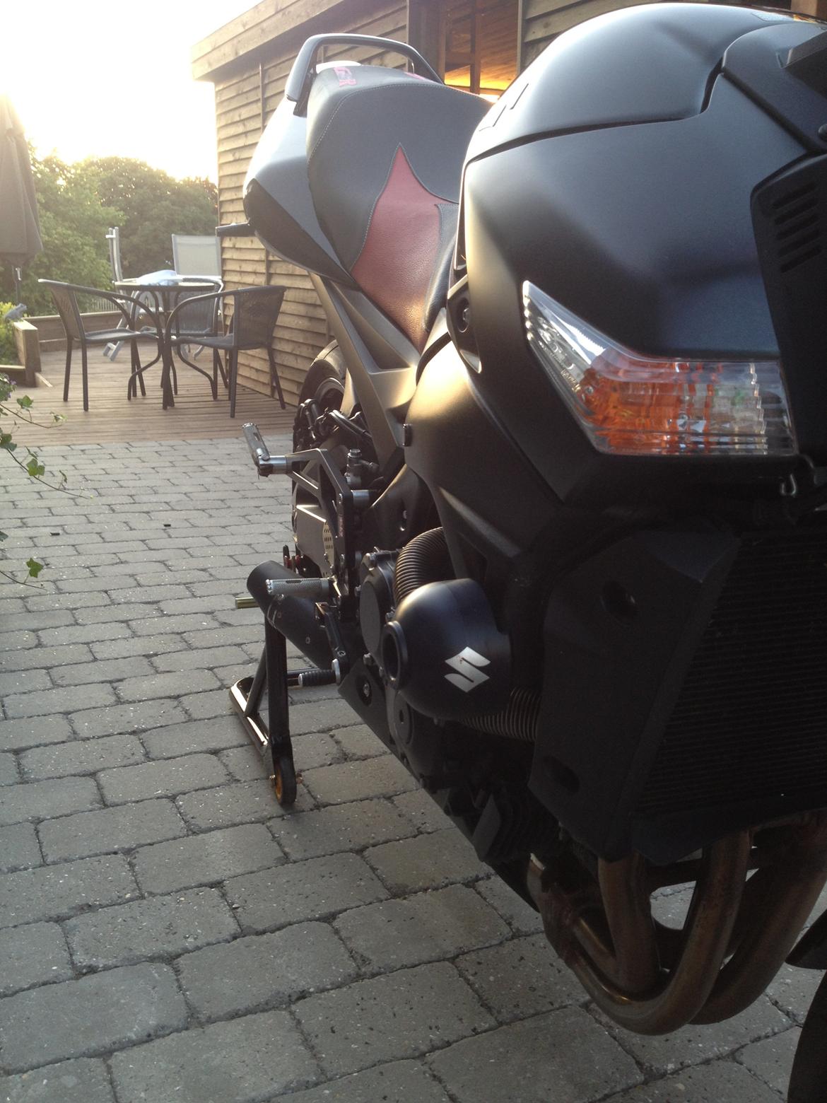 Suzuki Gsr 600 billede 8