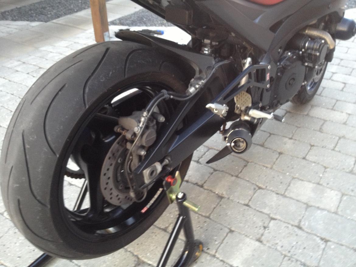 Suzuki Gsr 600 billede 9