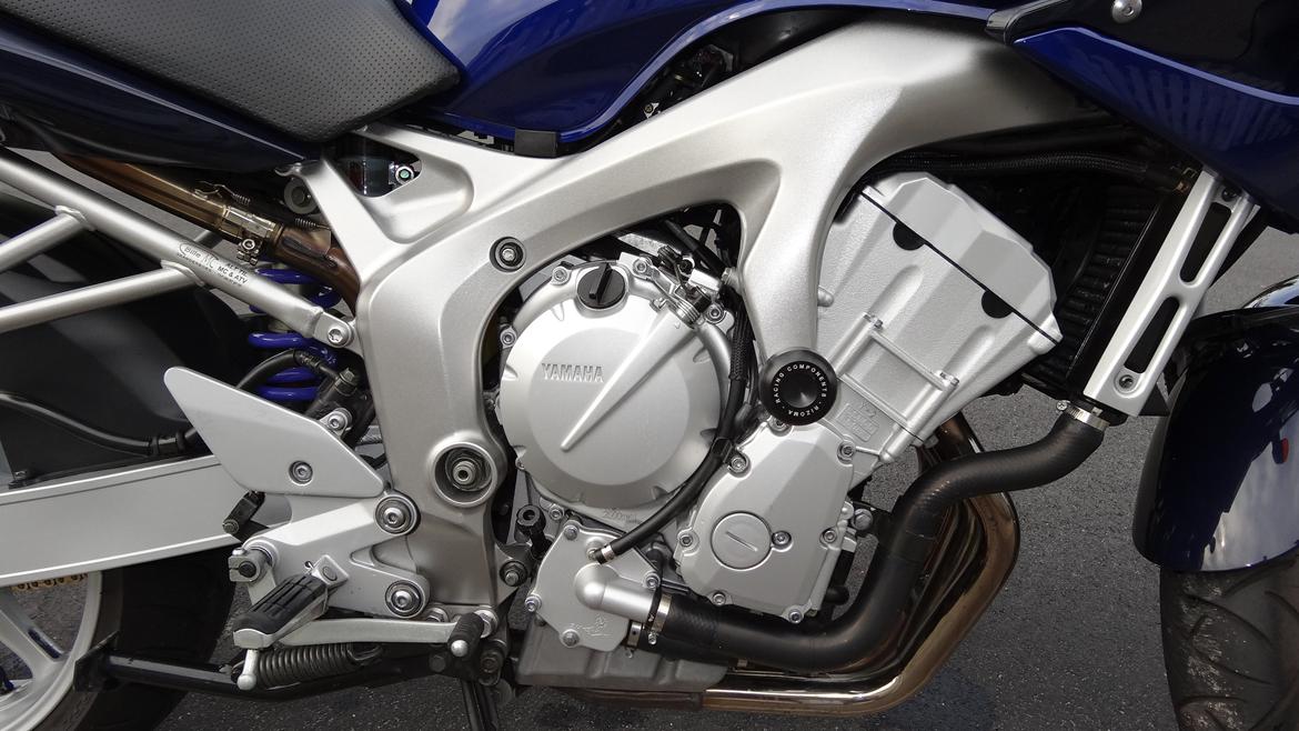 Yamaha FZ6 S - Super flot motor! Det ville være en skam, at skjule den med fuldkåbe billede 4
