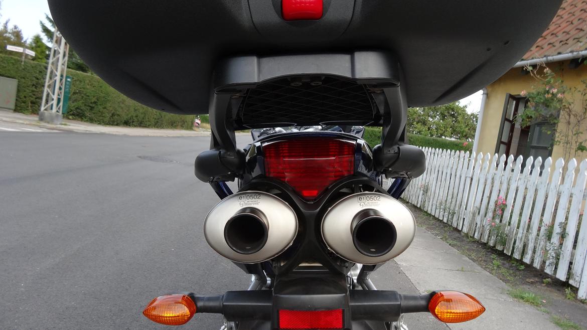 Yamaha FZ6 S - Akropovic SP bagfra samt top boks og holder. Bemærk ingen db killer billede 6